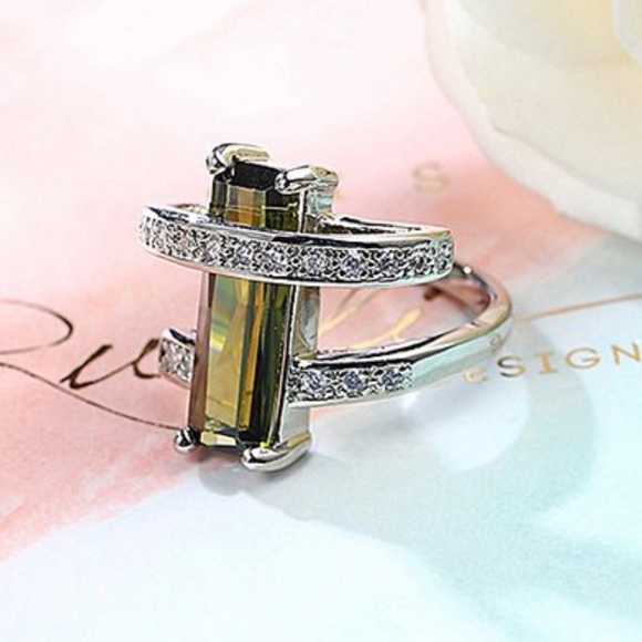 New Green Geometric Cubic Zirconia & Crystal Ring - Picture 7 of 14